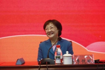 山西省人大常委会原副主任李悦娥教授为我校新生解读“新时代大学生的责任与担当”