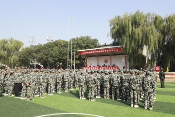 我校2025级专科新生军训成果汇报暨总结表彰大会圆满落幕